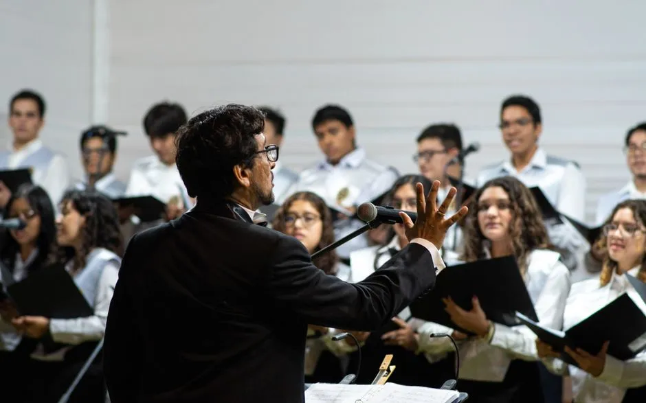 Finalmente, Sir John: A Cavalaria Chega para o Mestre da Música Coral