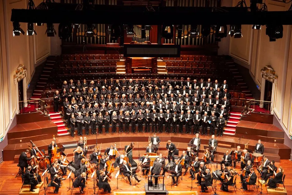 Sir John Rutter Recebe a Comenda de Cavaleiro: Uma Homenagem ao Mestre da Música Coral e de Natal