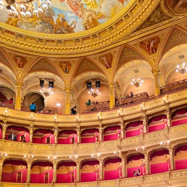 Metropolitan Opera Revive Roméo et Juliette de Gounod: Um Clássico Atemporal no Palco