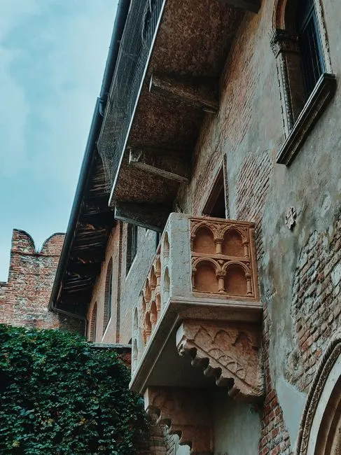 A Paixão e a Tragédia de Verona: Crítica da Nova Temporada de Roméo et Juliette no Met