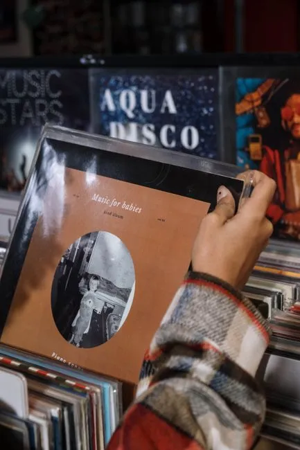 <p>LP Liner Notes: O Legado das Gravações Clássicas e a Memória Musical de Tim Page</p>