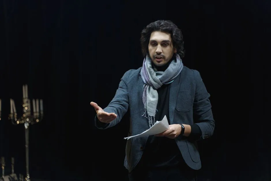 Benjamin Bernheim brilha como Hoffmann na Metropolitan Opera em “Os Contos de Hoffmann”